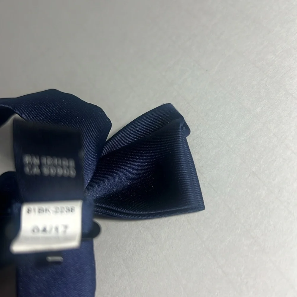 👨🏻‍💼Vintage Tommy Hilfiger blue bow tie